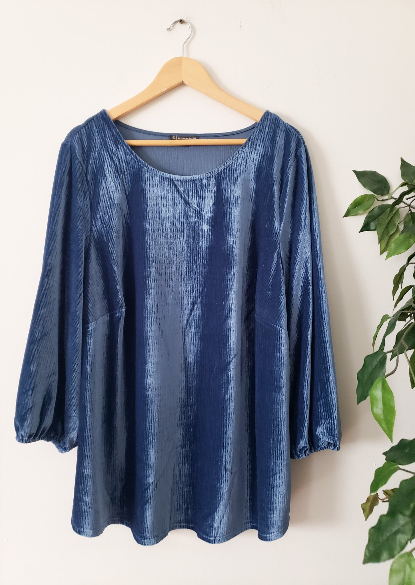 ADRIANNA PAPELL BLUE VELVET TOP SIZE 3X Ellery