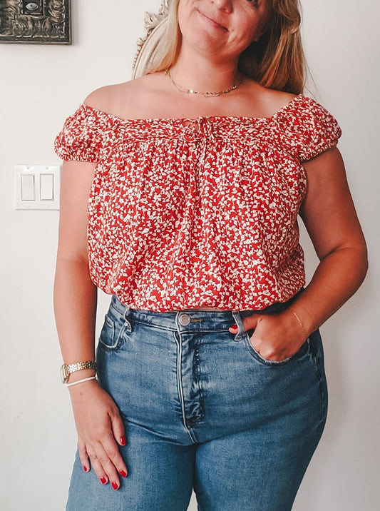 OLD NAVY RUST AND WHITE CROPPED FLORAL TOP SIZE LARGE