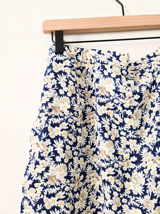 SM WARDROBE BLUE AND WHITE FLORAL SKIRT SIZE LARGE